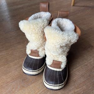 Chloe x sorel shearling boot size 8